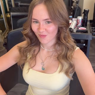✨ Sometimes less really is more. ✨

This lovely new client came to me wearing a couple of nano exten