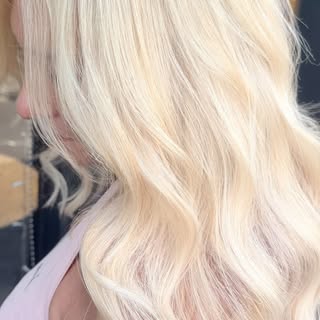 ✨ Fresh hair, fresh blonde, holiday ready! ☀️🤍

This gorgeous client is one of my regulars and it w