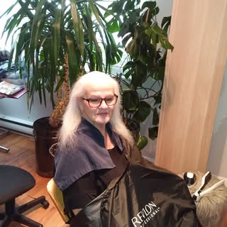 Mille "merci " à ma superbe cliente de me permettre de partager ses photos ( avant et après ) de son