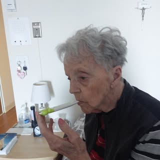 Aujourd hui mercredi le 15 janvier.
Une surprise Ma petite Maman a faim.
Elle va mieux !
Un jour à l