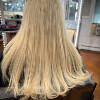 Bright, soft blonde with a mermaid like finish 🧜‍♀️ 
18–20 inch 100% human, luxurious K tip extensi