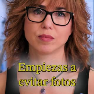 Empiezas a evitar fotos.
A colocarte de cierta manera.
A mirarte menos…

El problema no es solo el c