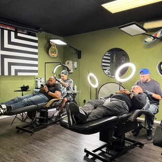 Confidence restored one dot at a time. 💪🏽
Work by @razorsharprico & @orgnljose 

📍 Union Barber S