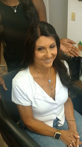 Meshless Intergration Closure Application. Donna deals with thinning hair at the crown and throughou