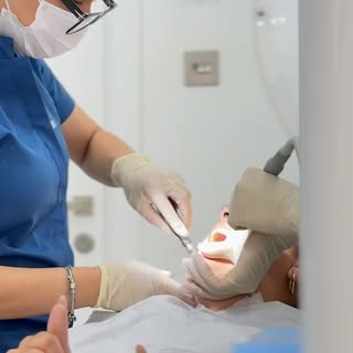 20’lik diş ağrısı hayat kalitenizi düşürmesin.
Uzman hekimlerimizle konforlu ve güvenli çekim işlemi
