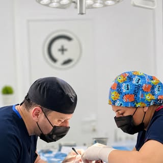 Daha dinç, genç ve doğal bir görünüm için planlanan üst göz kapağı estetiği, deneyimli cerrahi ekibi