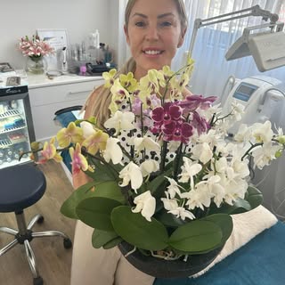 Feel so blessed to have received these magnificent flowers from a beautiful client .  Thank you Ari 