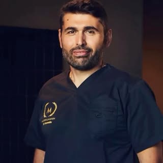 Dr. Kosmidis er spesialist innenfor hårtransplantasjon og har over 18 års erfaring!
.
.
.
.
#masterk