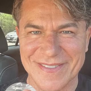 O @ronnyvida decidiu que era hora de se olhar no espelho e ver a melhor versão de si mesmo. E você, 