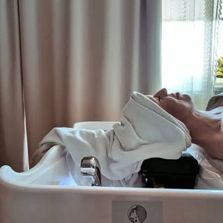 💆🏽‍♀️Błogość • Ukojenie • Spokój • Piękne włosy • oczyszczona i lekka skóra głowy 🫧

Słowa i odcz