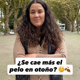 🍂Si crees que tu pelo se cae “porque es otoño”, te falta una parte importante de la historia.
Lo qu