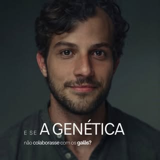 É muito fácil ser galã com a linha frontal intacta. Mas e quando a genética da vida real bate à port