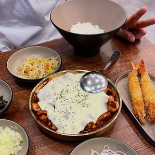 #관평동점심맛집 #손의손

#엘피스두피탈모센터 #관평퍼스널점 바로 앞에 위치한 

쭈꾸미 맛집🐙

야채 , 반찬 너무 신선해욧 👍

치즈쭈구미 1인분 15,000원 (2인분 이