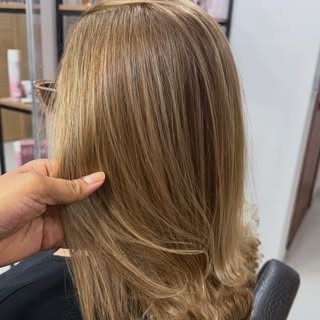Retoque de raiz com técnica, precisão e respeito aos fios. ✨

Após aproximadamente quatro meses de c