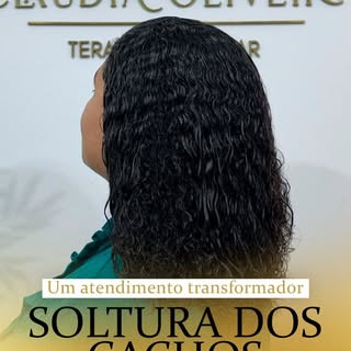 Cachos livres, definidos e cheios de beleza natural 💕
Porque quando você valoriza o que é seu, o re