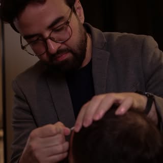 Caspa ocasional é comum. Mas quando ela é intensa, persistente ou acompanhada de coceira, vermelhidã