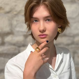Bague Or | Boucles d’oreilles Or Artdirector & Photography by @sofi.krouk #teenangels #fashion #beau
