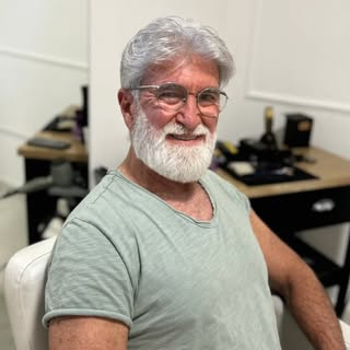 Tem transformações que vão muito além da aparência.

Esse cliente chegou à nossa clínica para uma ap
