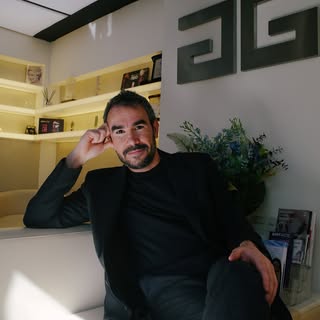 Meet Dr George - the precision behind the results.

@Gchristopoulos is one of the expert aesthetic s