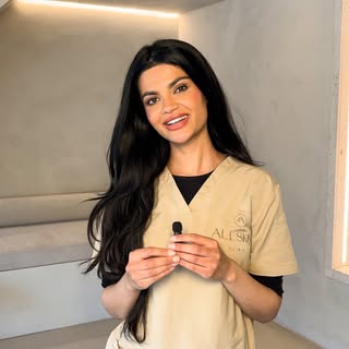 Meet Roshni ✨

Roshni is één van onze ervaren huidtherapeuten en al meer dan 2 jaar een vertrouwd ge