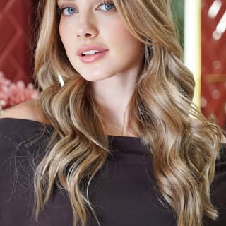 No La Maison, não seguimos fórmulas iguais para todas. 

Criamos balayages personalizadas, com trans
