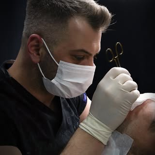 Precision is not a trend. It’s the difference between an average result and a natural hairline that 