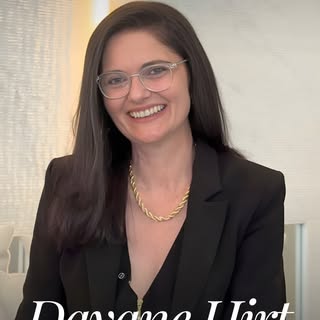 Dayane chegou à clínica após uma crise intensa de queda capilar causada por dermatite seborreica e a