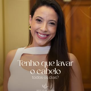 Existe um mito persistente de que lavar o cabelo todos os dias provoca queda ou enfraquece os fios.
