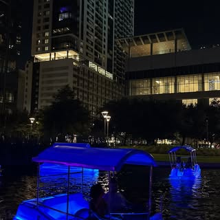 GLOW IN THE DARK BUMPER BOATS 🌟🚤🌃✨

Perfect summer night cap for family, friends, or date night! 