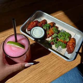 Greedy Girl Approved Happy Hour ✨

$5 Boozy Slushees & $7 Smoked Wings 😋 

Tini Tuesdays: $3 martin