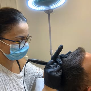 Séance de tricopigmentation réussie pour notre cher ami qui retrouve une chevelure dense !

💡 Douce