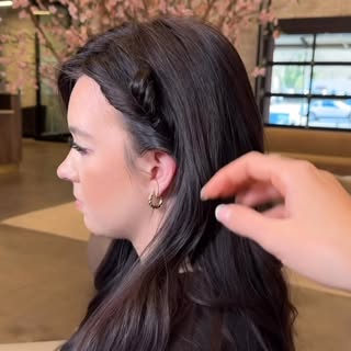 Cute, easy, and perfect for any occasion. This topper hairstyle is one you’ll want to save. 🎀

Dres