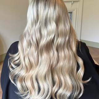 Natuurlijk en vol volume ✨
Met invisible weft extensions creëer je lengte zonder dat iemand het ziet