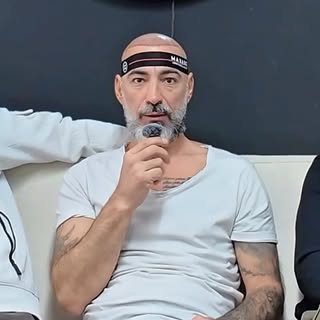 Rezultatet më të mira për flokët dhe mjekrën tuaj me Murat Makascı 💫

I gjithë ekipi i Klinikës Mur