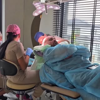 Astăzi este o zi mult așteptată pentru noi! ❤️ În sfârșit, soțul meu face transplantul de păr aici, 