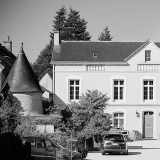 À seulement 10 minutes de Rennes, notre cabinet de 60 m² est installé au sein du manoir de la Fontai
