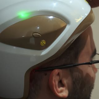 Aquele capacete que você viu antes do MMP não é enfeite, ele faz parte do protocolo.

A LED terapia 