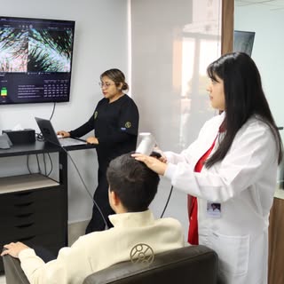 One team, one philosophy of care.

At Instituto Médico del Prado, we believe that hair restoration m