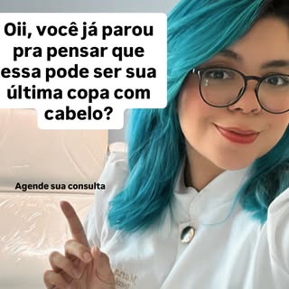 Muita gente adia procurar ajuda porque acha que “agora não é o momento”.

Mas a alopecia não espera: