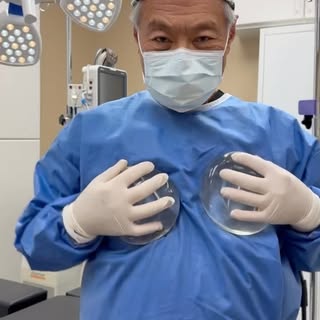 Implants caught, confidence served 🎶✨ Surgical skills with a side of showtime.  They’re never gunna