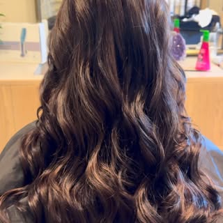 Reflects/Highlights: Soft, warm glints of chestnut and deep auburn that catch the salon lighting, ad