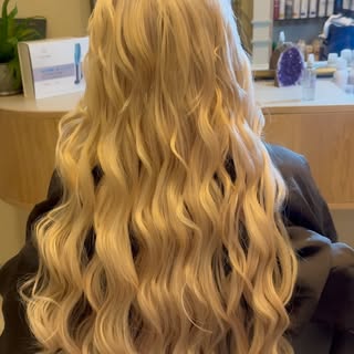 Nano Tip Hair Extensions Transformation ✨

Luxury length, seamless blend, and natural movement. 🤍 T