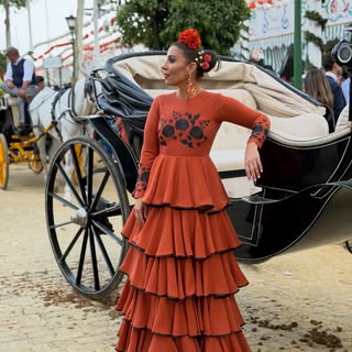 Jueves de Feria ✨
Desde que vi este traje en el desfile de @santana_disenos me enamoré ✨ El color, l
