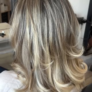 Ready for your own hair transformation? 💆🏼‍♀️ 

Beautiful sun kissed blonde highlights toner cur a