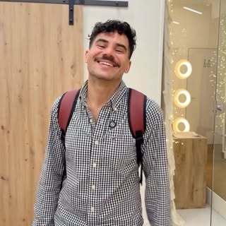 Renovamos prótesis y Kevin nos cuenta que tal ha sido su experiencia con su primer sistema capilar. 