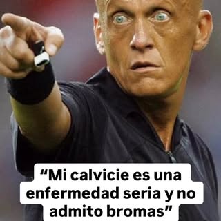 El árbitro que no necesitaba tarjetas para controlar el partido... le bastaba con la mirada. 👁️⚽ Pi