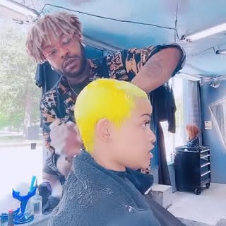 🍋❄️ Lemons in they face, watch 'em freeze up 🥶 @augustsnow_hair 

#atlhairstylist #hairatl #atlfin