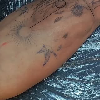 Hay tatuajes que nacen de una idea, y otros de una conversación 🙌🏻🫶🏻

Sebas 🍀 es de esos client