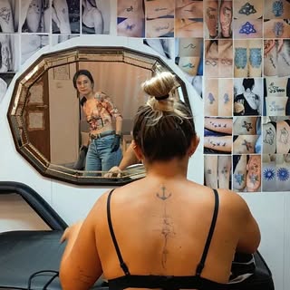 Gina 💙
La Gina portava una àncora a l’esquena i em va demanar que l’ajudés a donar-li una nova vida