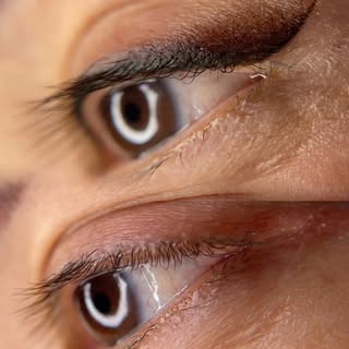 SWIPE ➡️ VIDEO ‼️no filter‼️

Ein Cover Up einer alten Wimpernkranzverdichtung (fast verblasst 👌🏼)